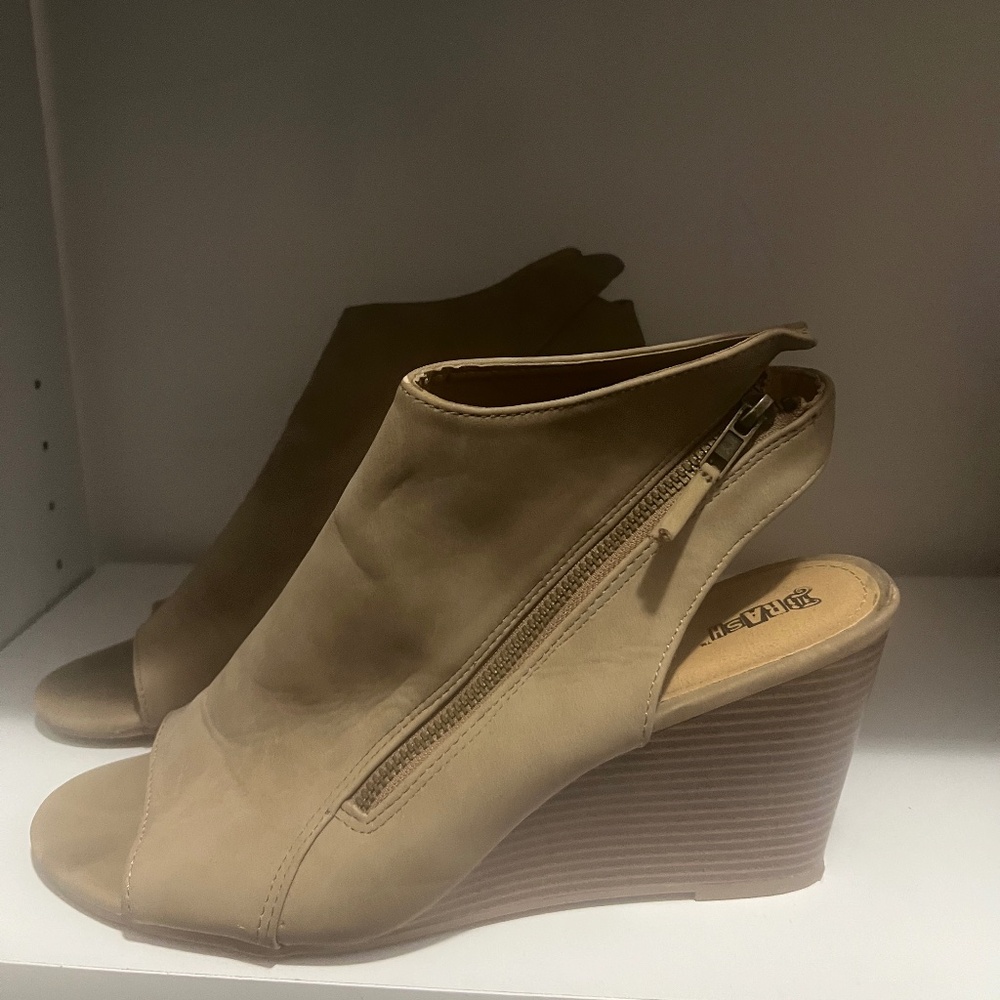 Tan Open Toe Wedges